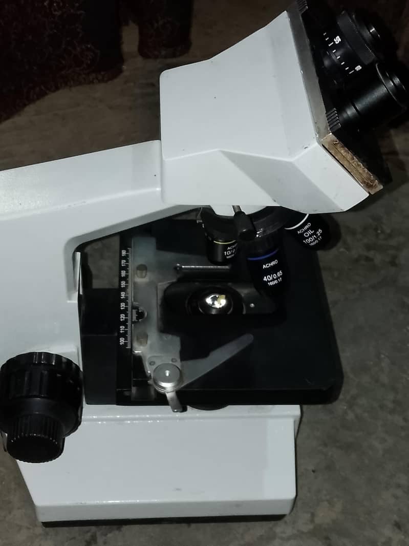 lab microscope 7