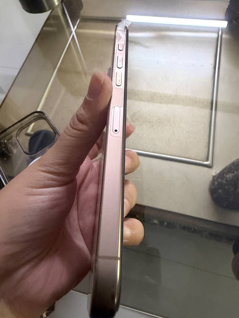 Apple iPhone 16 Pro Max 5