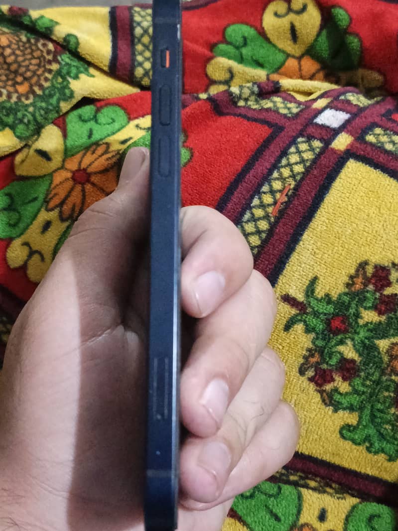 Apple iPhone 12 3