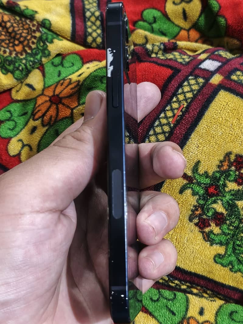 Apple iPhone 12 4