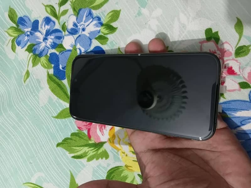 Apple iPhone 15 Pro 3
