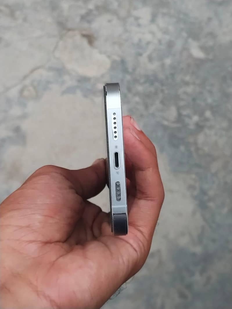 Apple iPhone 13 Pro Max 4