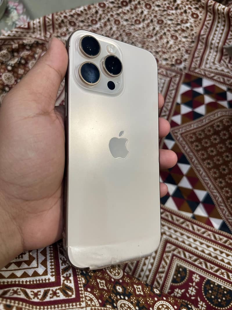 Iphone 16 Pro max 4