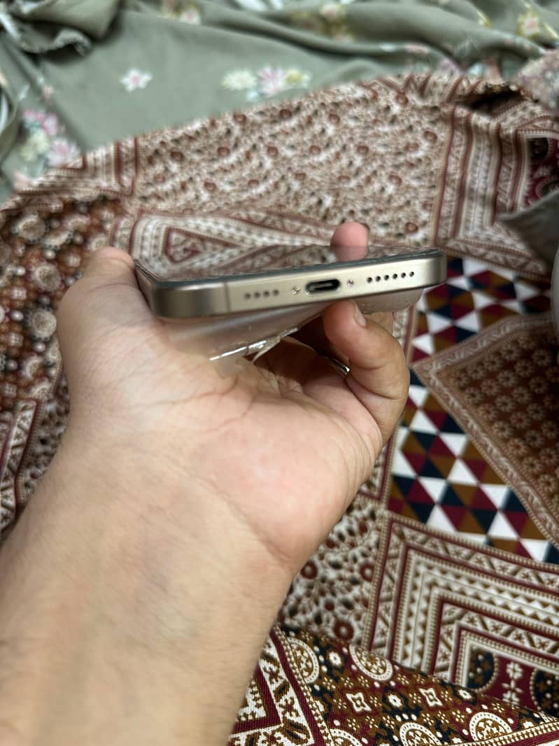 Iphone 16 Pro max 5