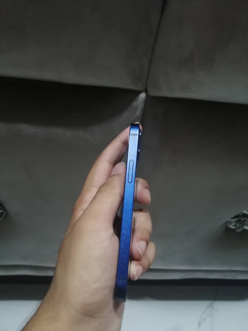 Apple iPhone 12 mini 4