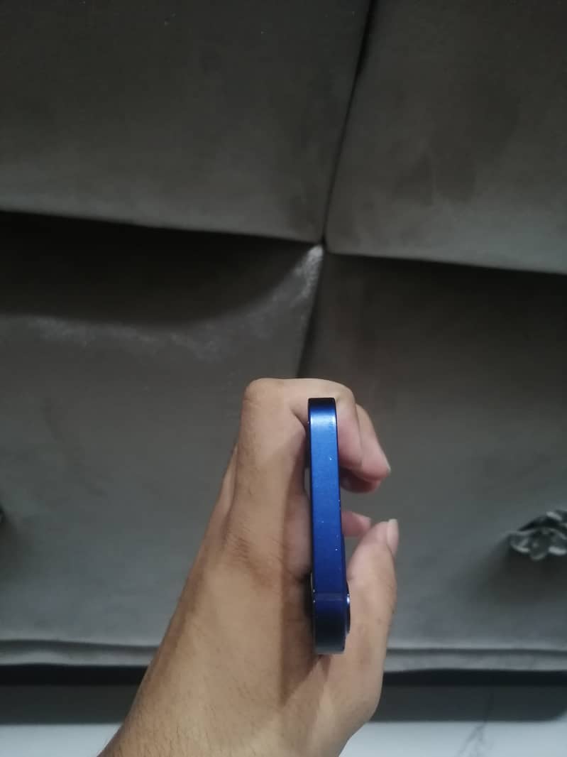 Apple iPhone 12 mini 6