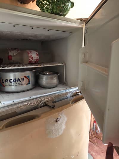 Refrigerator condition see in pic