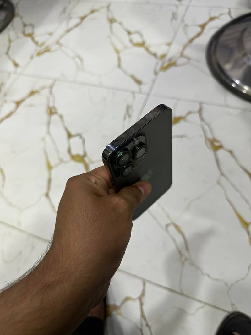 Apple iPhone 13 Pro 1