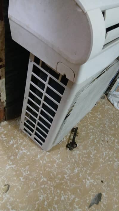 white color haier dc inverter ac  contact 03099817073