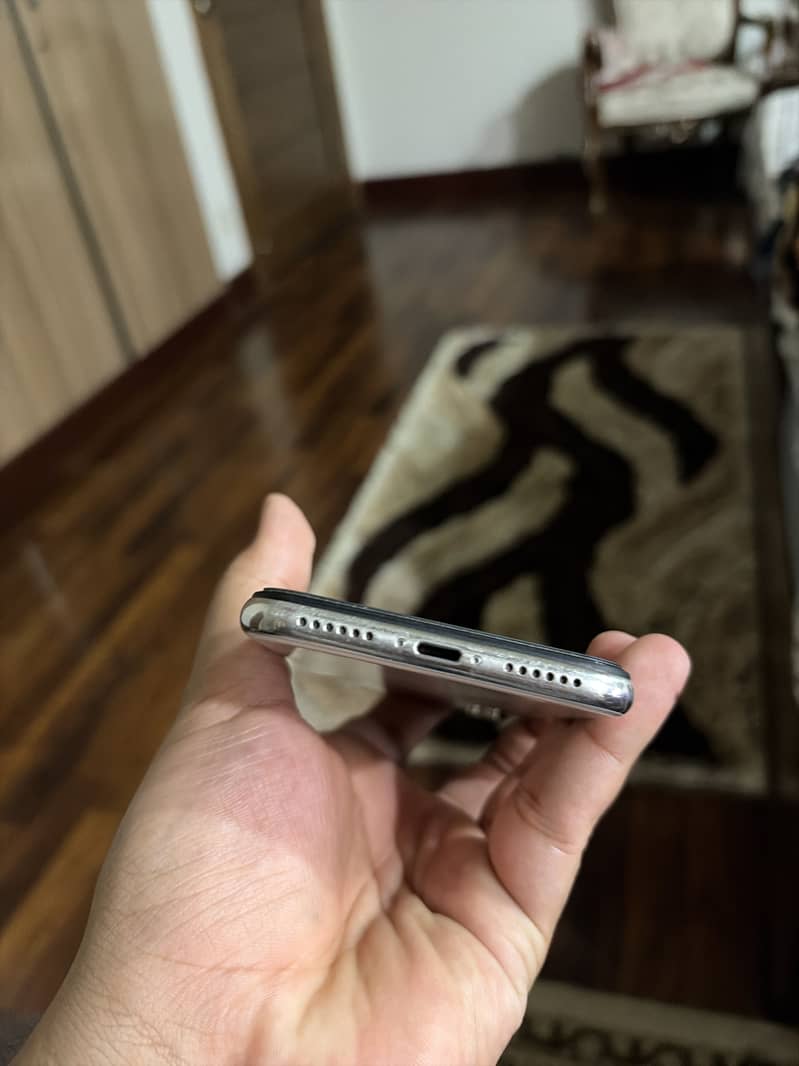 Apple iPhone X 3