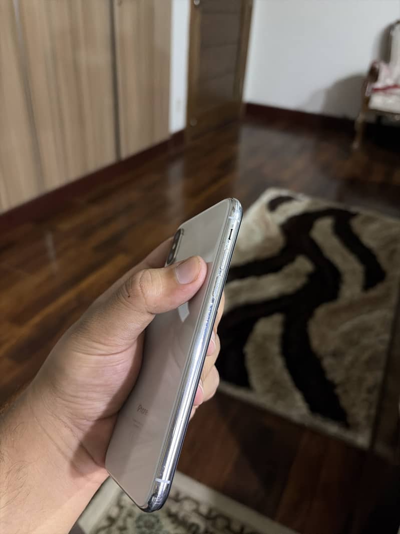 Apple iPhone X 4