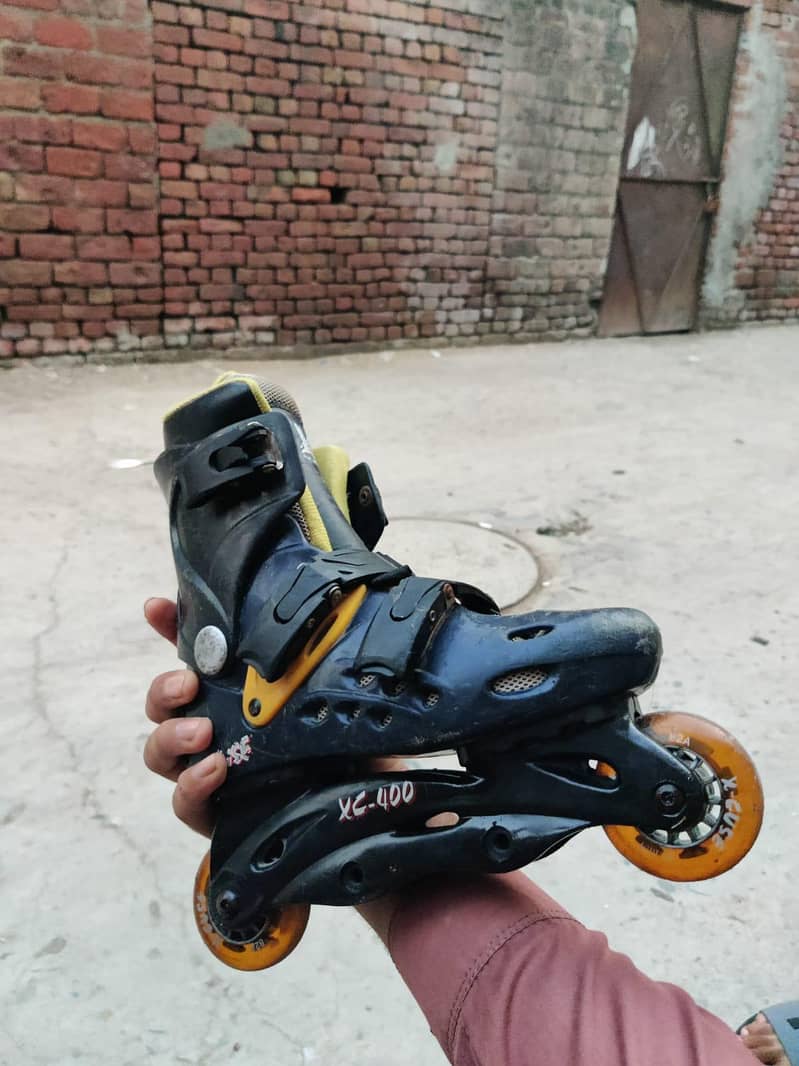 roller skates 0