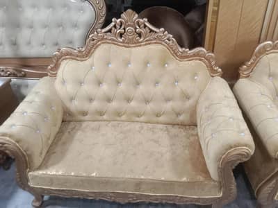 sofa poshish worker
