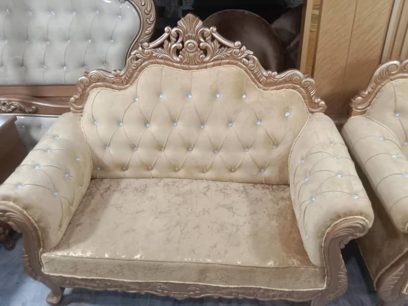 sofa poshish worker 0