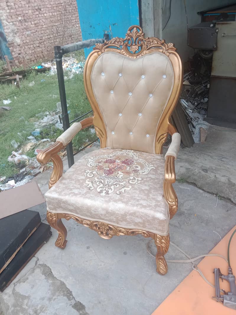 sofa poshish worker 2