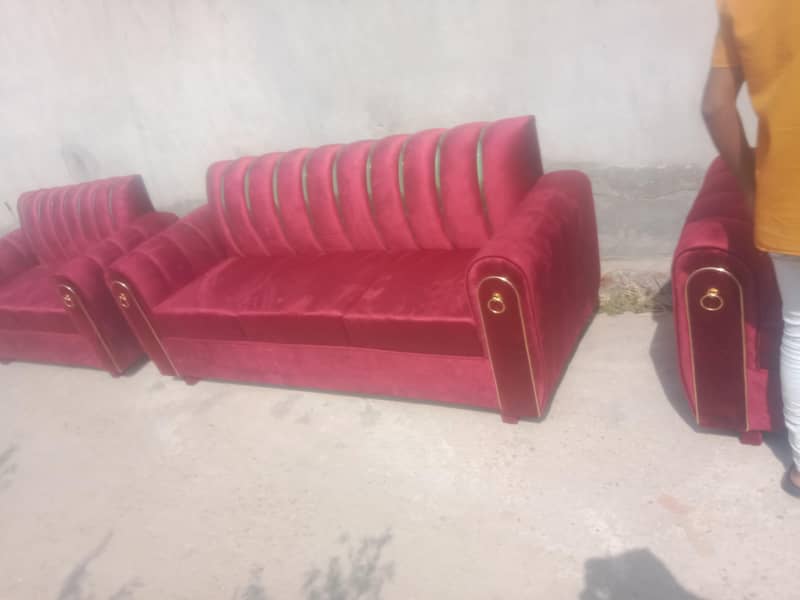 sofa poshish worker 3