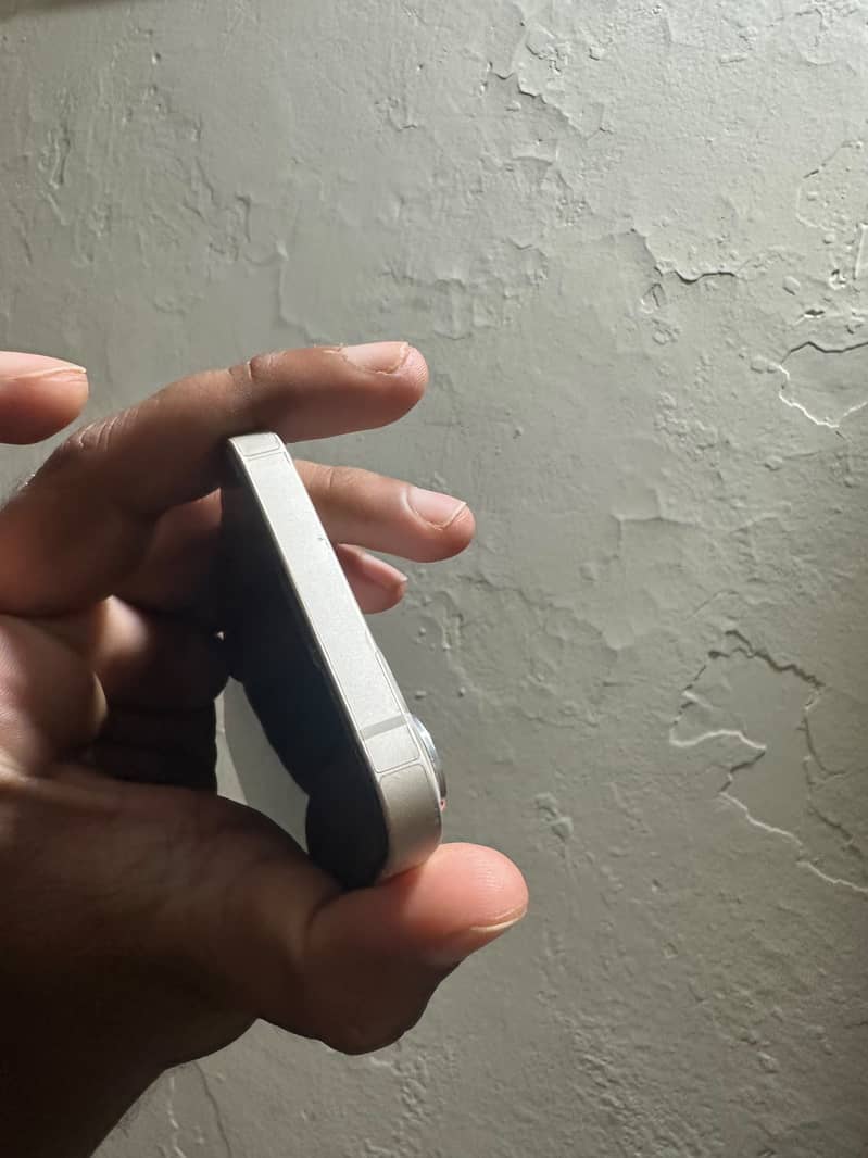 Apple iPhone 13 4