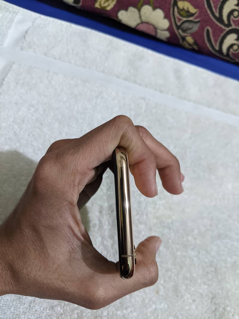 Apple iPhone XS 1