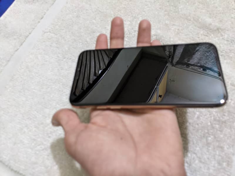 Apple iPhone XS 3