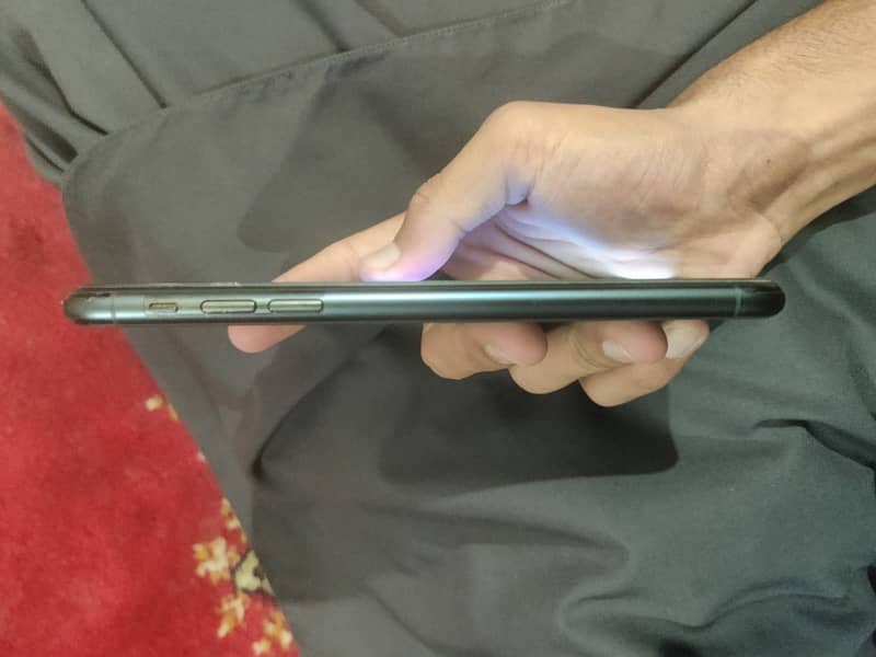 Apple iPhone 11 Pro Max 4