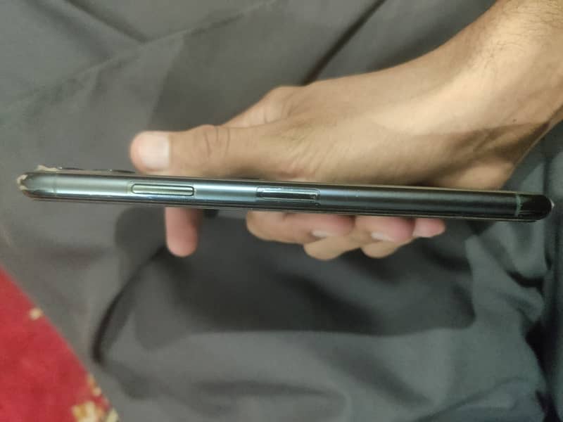 Apple iPhone 11 Pro Max 6