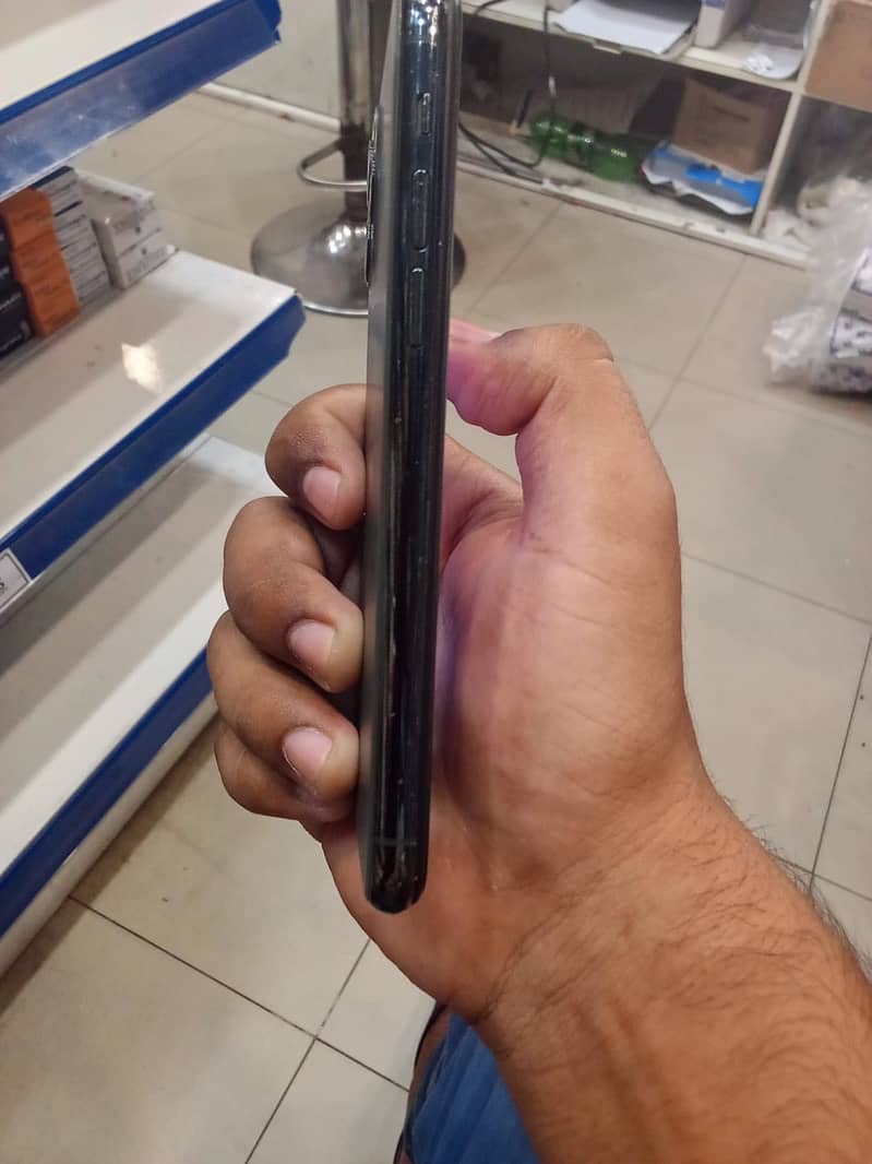 Apple iPhone 11 Pro 3