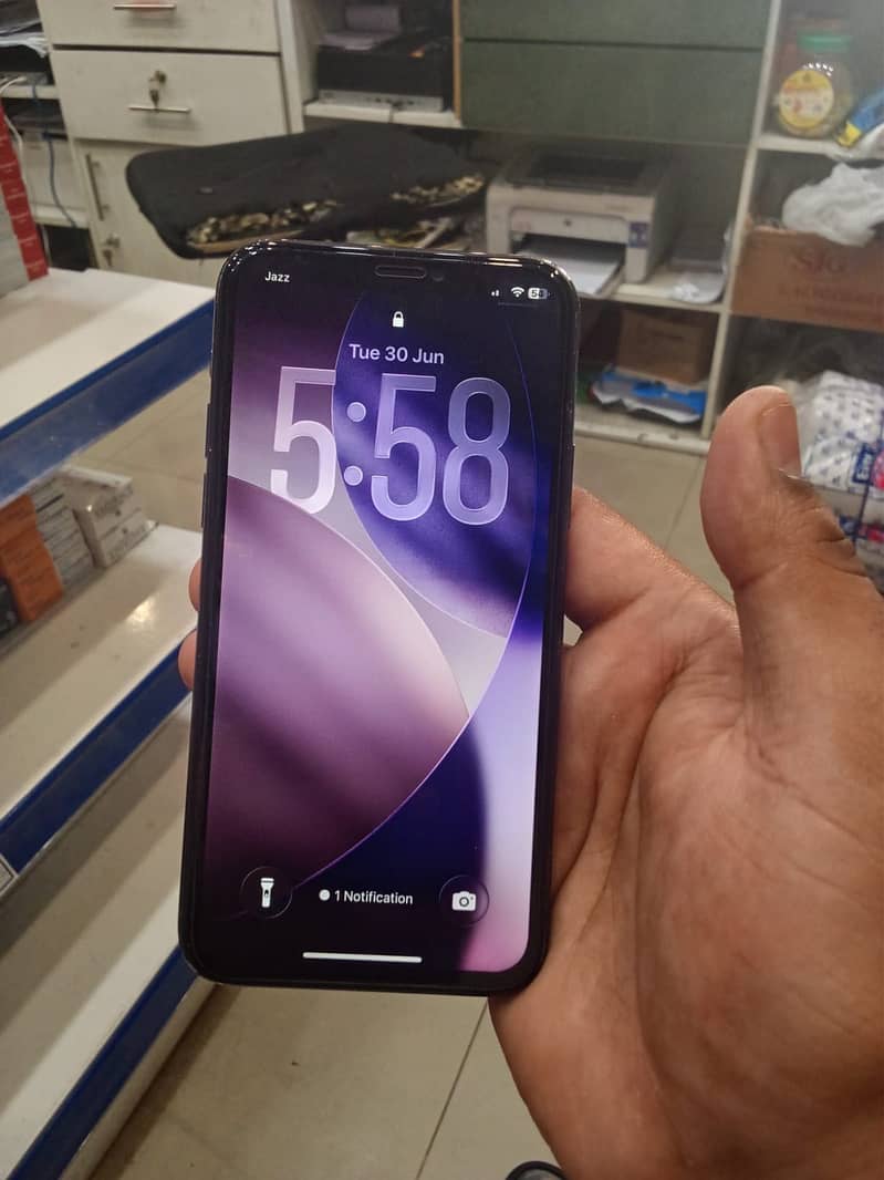 Apple iPhone 11 Pro 4