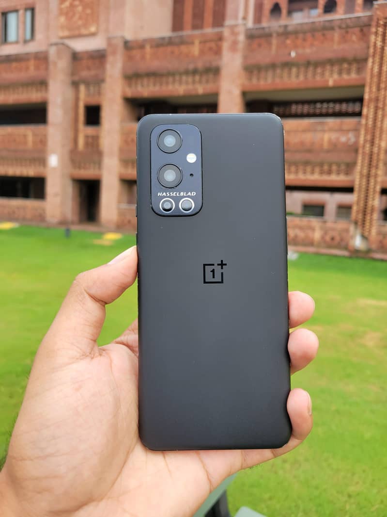 One Plus 9 Pro (8/128) 1
