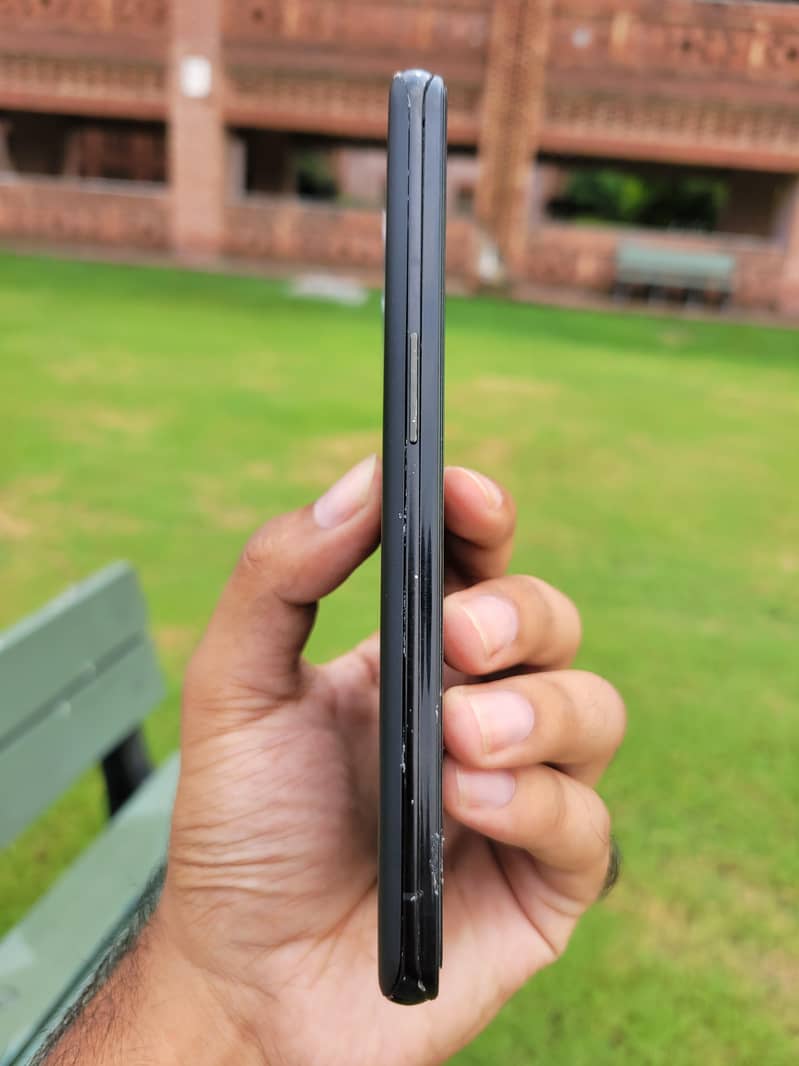 One Plus 9 Pro (8/128) 2
