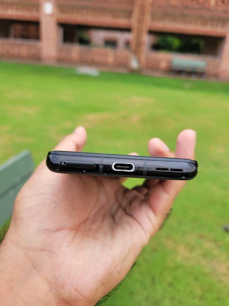 One Plus 9 Pro (8/128) 4