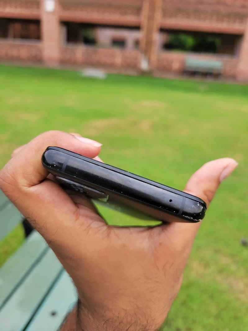 One Plus 9 Pro (8/128) 5