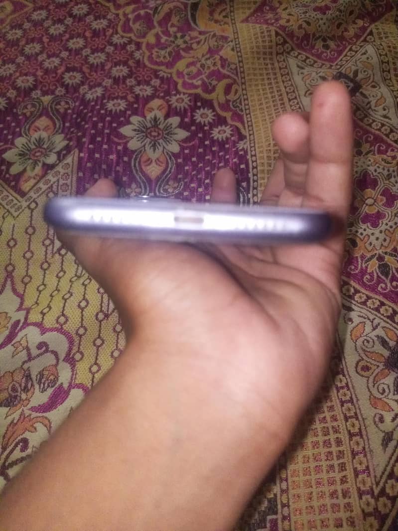 Apple iPhone 11 0