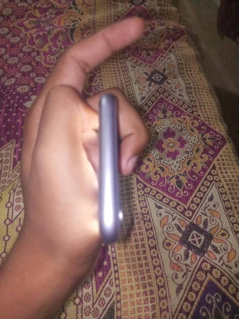 Apple iPhone 11 3