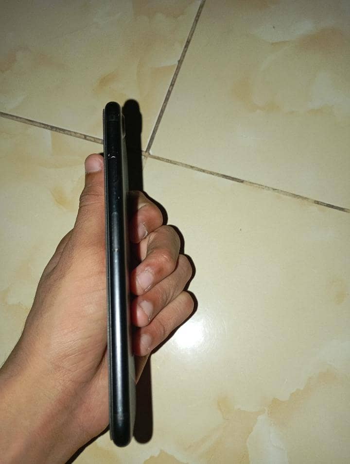 Apple iPhone 7 2