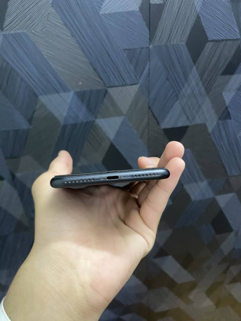 Apple iPhone 7 Plus 4