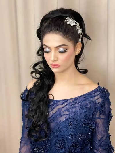 looking for Female Makeup Artist