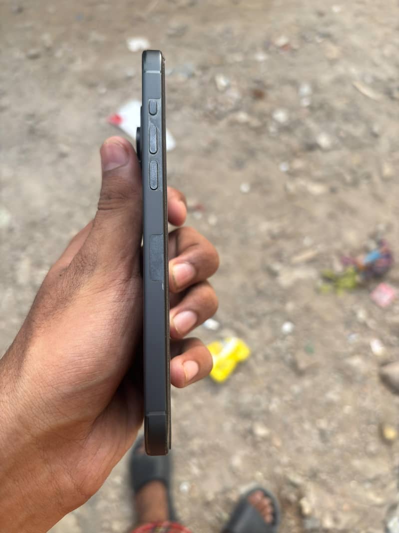 Apple iPhone 15 Pro Max 3