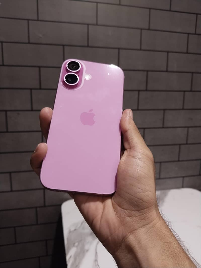Apple iPhone 16 1