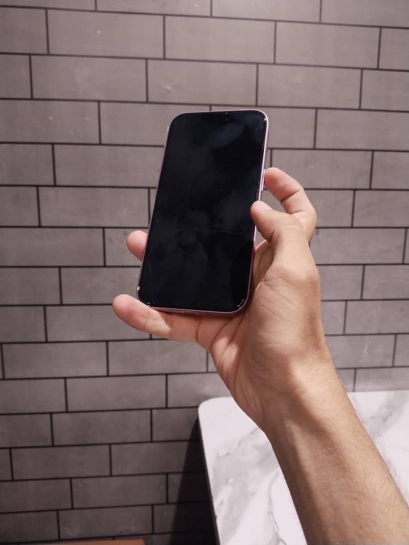 Apple iPhone 16 2