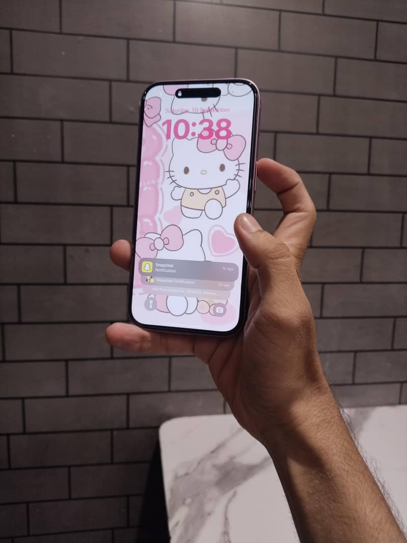 Apple iPhone 16 3