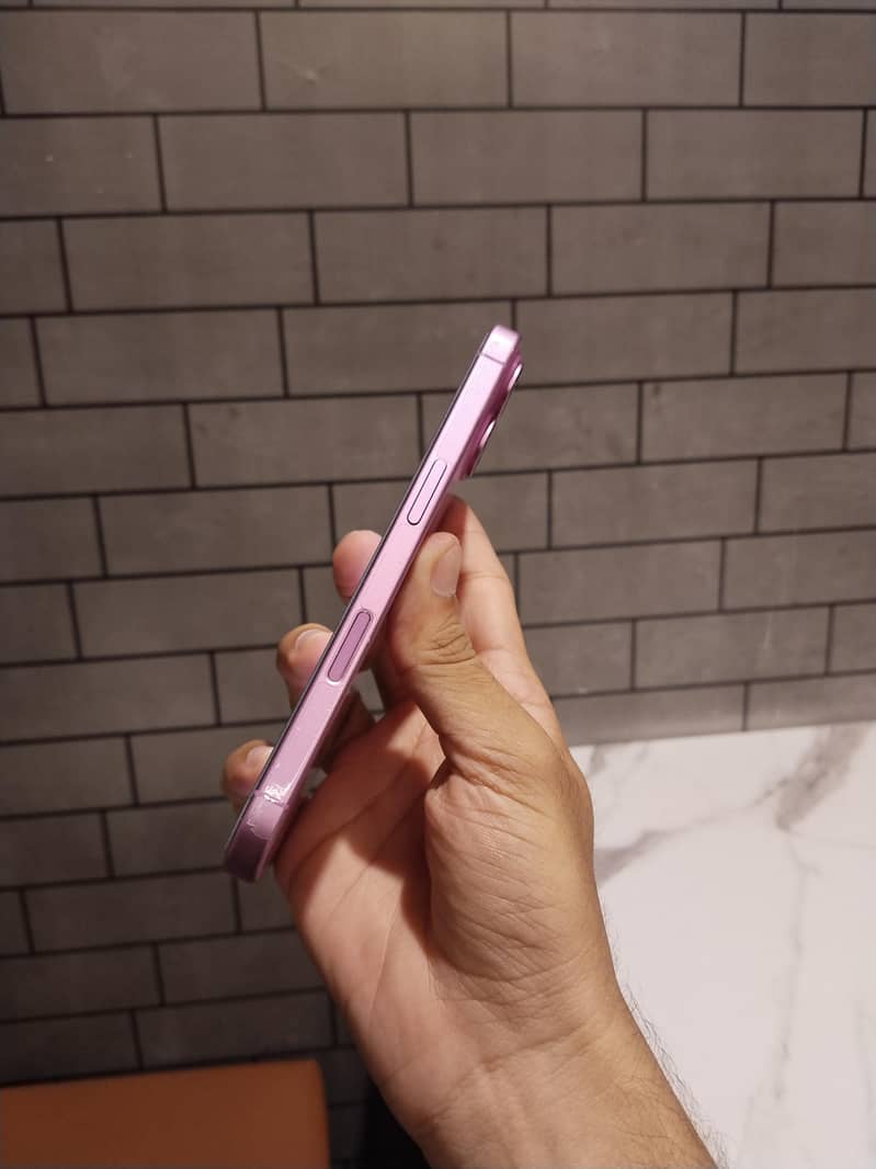 Apple iPhone 16 5