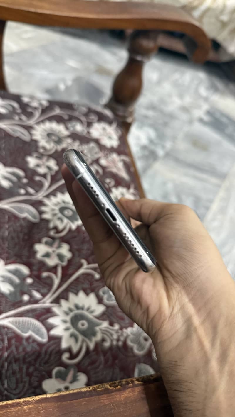 Apple iPhone 11 Pro Max 2