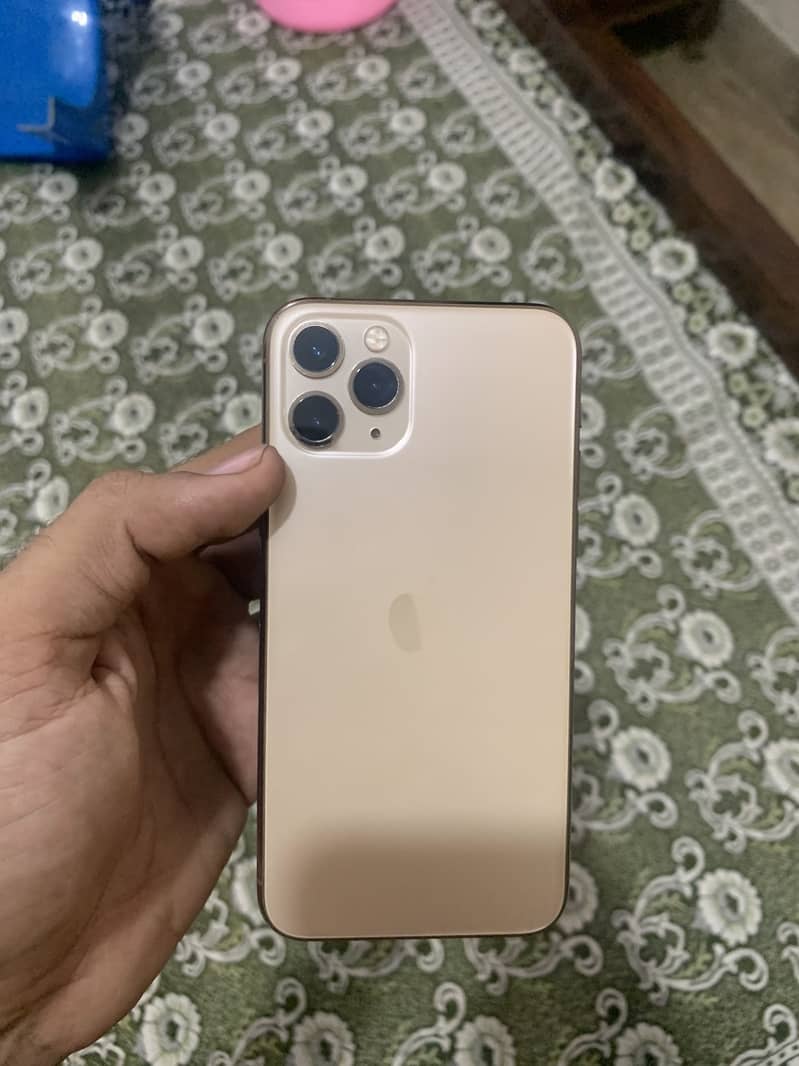 Apple iPhone 11 Pro 4