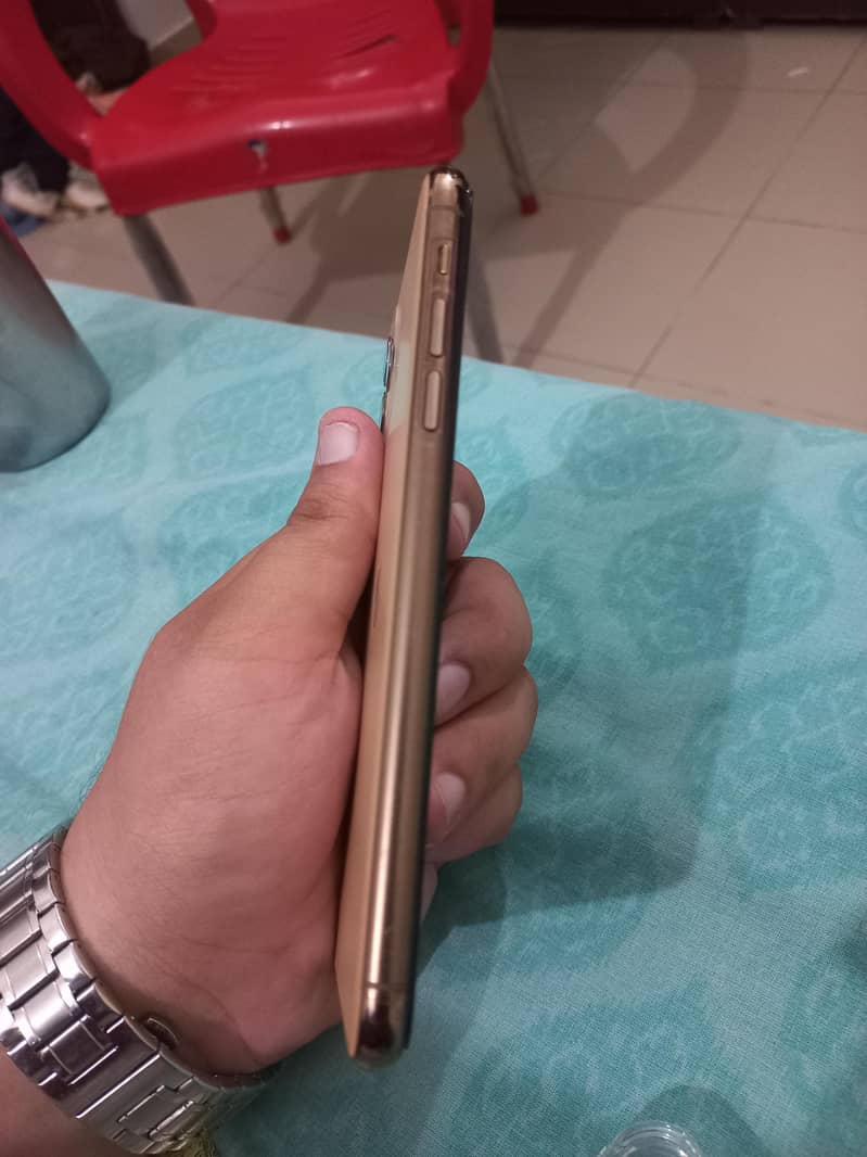 Apple iPhone 11 Pro Max 2