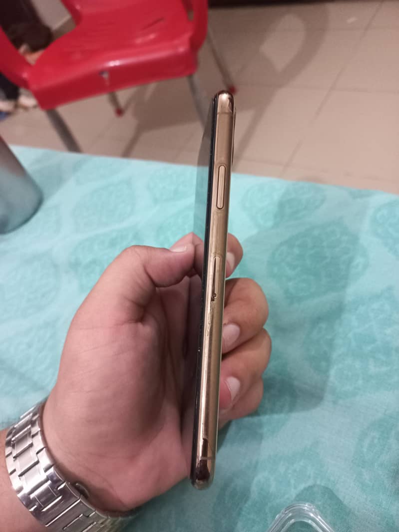 Apple iPhone 11 Pro Max 6