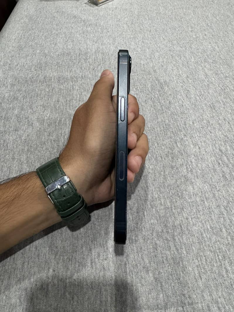 Apple iPhone 13 1
