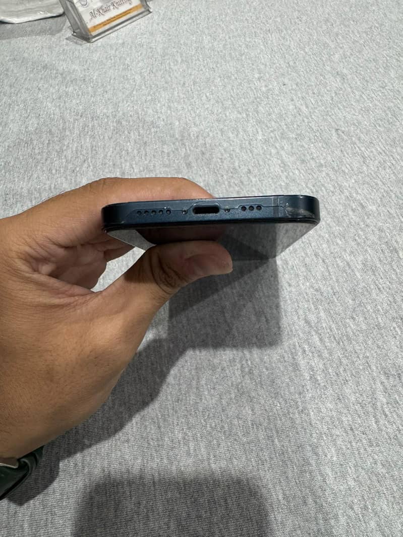 Apple iPhone 13 4