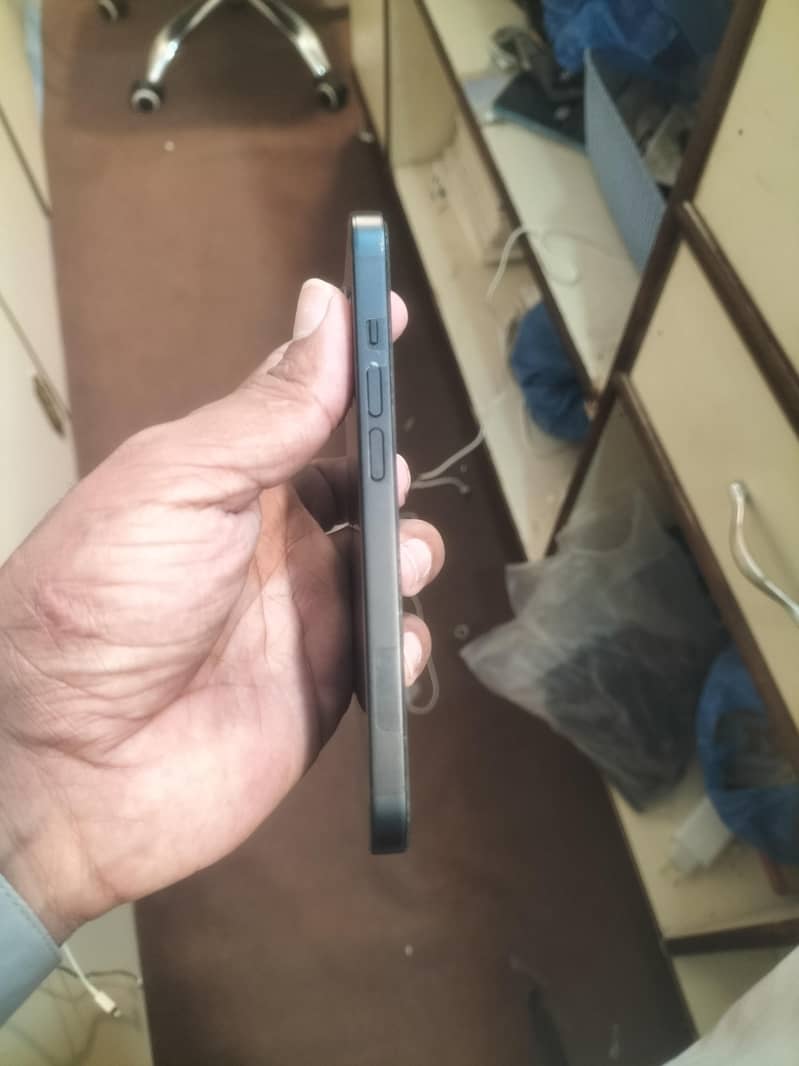 Apple iPhone 14 3