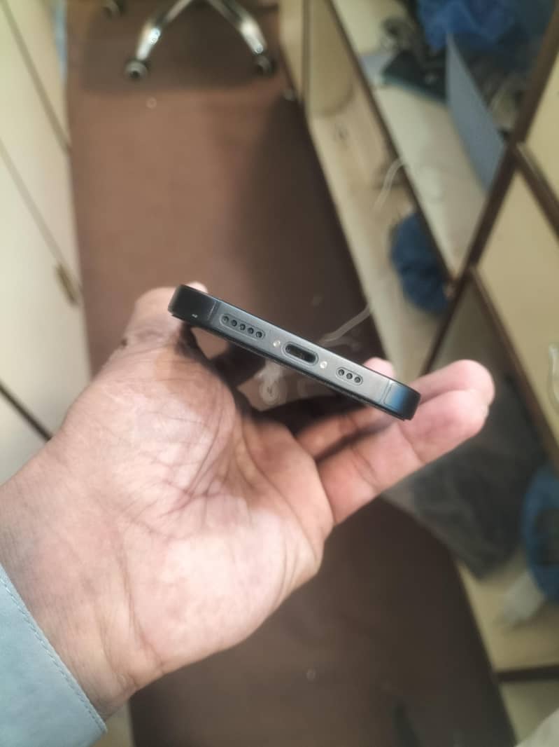 Apple iPhone 14 4