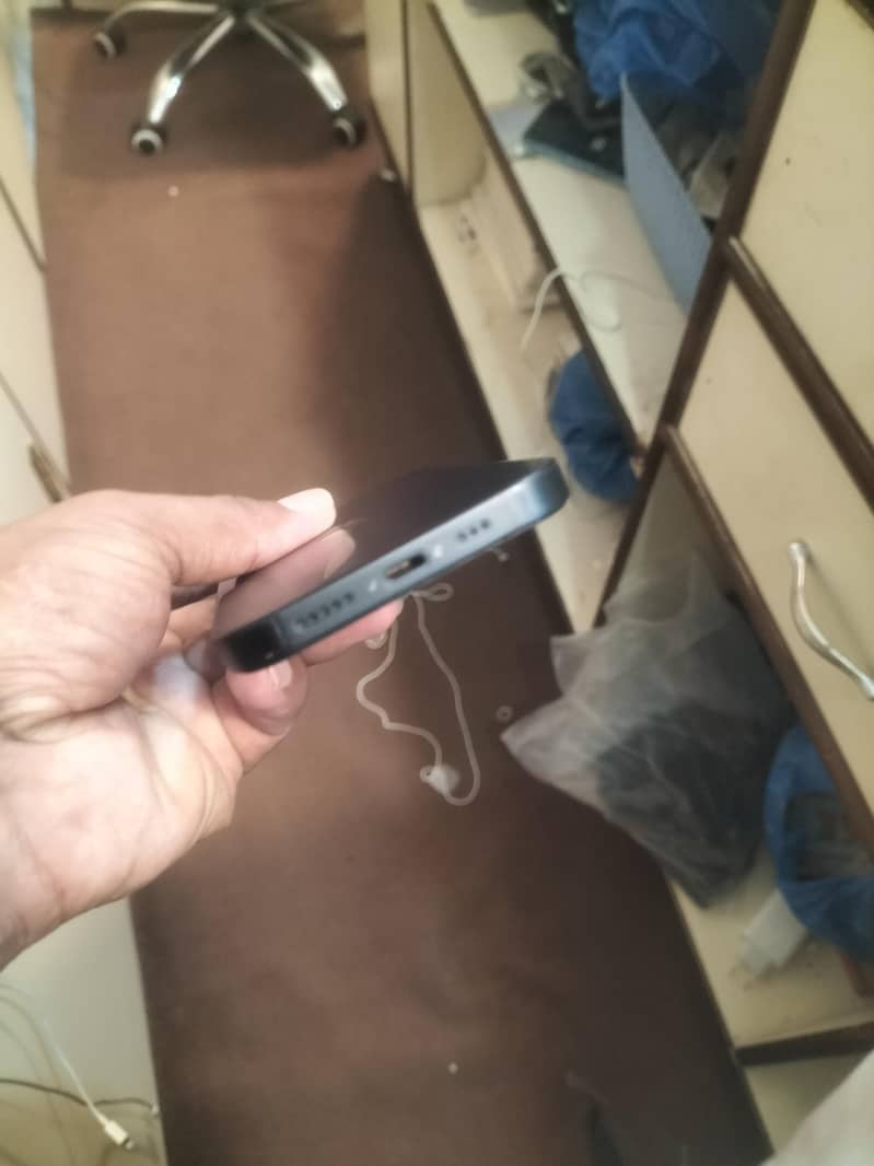 Apple iPhone 14 7